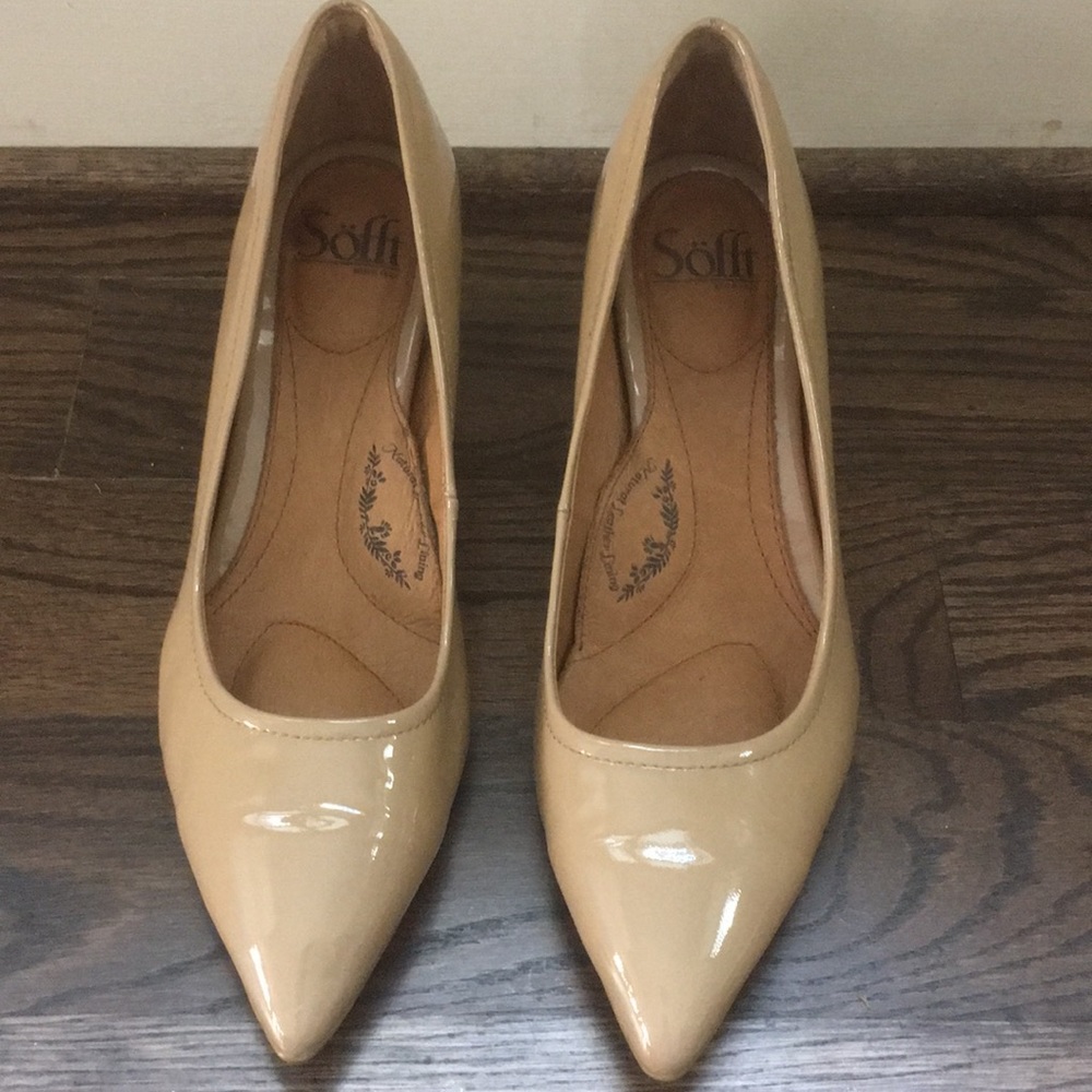 Tan patent  leather kitten heels